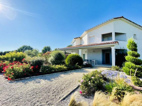 Vente
                Maison200 m² - 6 Pièces -
                    BRESSOLS (82710)