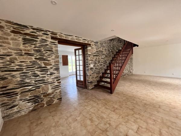 Maison à louer Mur De Bretagne : 4 pièces, 121m² avec 3 chambre(s) à 847€ - AJP Immobilier Pontivy