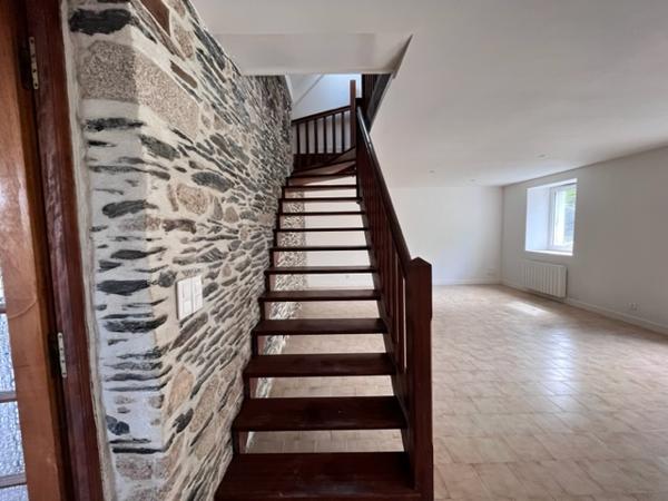 Maison à louer Mur De Bretagne : 4 pièces, 121m² avec 3 chambre(s) à 847€ - AJP Immobilier Pontivy