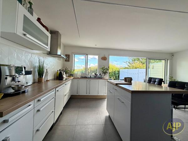 Maison à vendre Sautron - 6 pièces, 120m² avec 4 chambre(s) à 400 000€ - AJP Immobilier Sautron