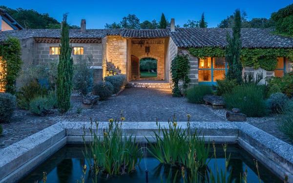 Maison à vendre    28 pièces •  Uzès