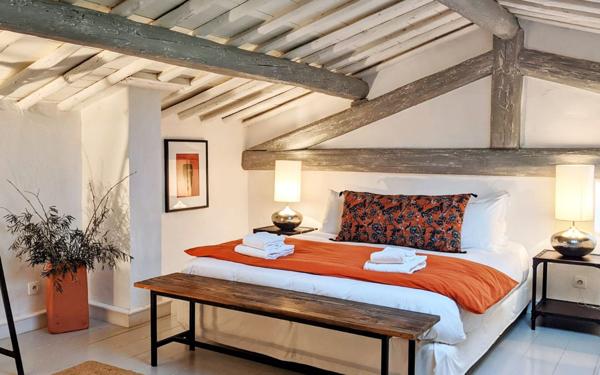 Maison à vendre    28 pièces •  Uzès