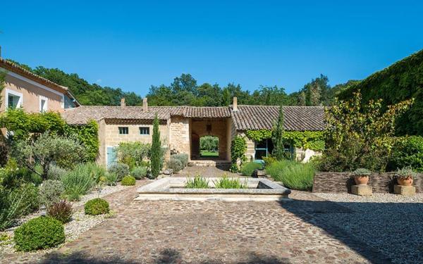 Maison à vendre    28 pièces •  Uzès