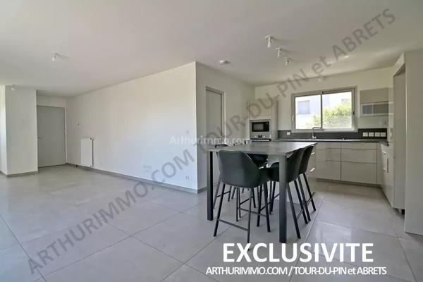 Vente                                                      Maison
                        
                     4 pièces                      99 m2                     à La Tour-du-Pin