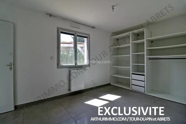Vente                                                      Maison
                        
                     4 pièces                      99 m2                     à La Tour-du-Pin