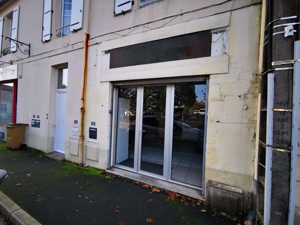 IMMEUBLE  LOCAUX COMMERCIAUX + APPARTEMENTS