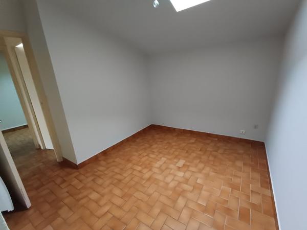 IMMEUBLE  LOCAUX COMMERCIAUX + APPARTEMENTS
