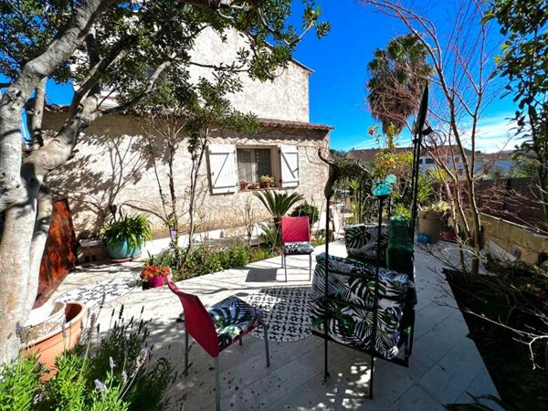 Maison à vendre    5 pièces •  Cagnes-sur-Mer