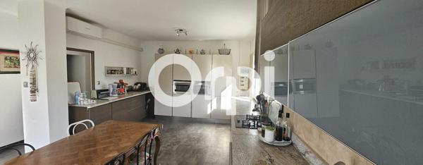 Maison à vendre    6 pièces • 185 m2 Marseille 11