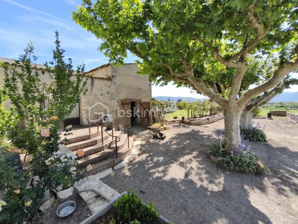 Villeneuve , au milieu des champs à découvrir cet ancien corps de ferme ( époque Napoléon ) qui se compose en rdc d' une habitation de 100 m², à l' étage par un accès indépendant un appartement Type 3 de 55 m² , plus 180 m² de bâtit dont le gros oeuvre a été  fait et qui permettrait l' aménagement de plusieurs appartements Cette bâtisse sur 4000 m² de terrain comprend aussi un garade de 50 m² ( même surface au dessus ) , un carport neuf ou l' ont peut loger un camping car et elle est dotée de 12 p anneaux photovoltaiques , un puit , cave......
