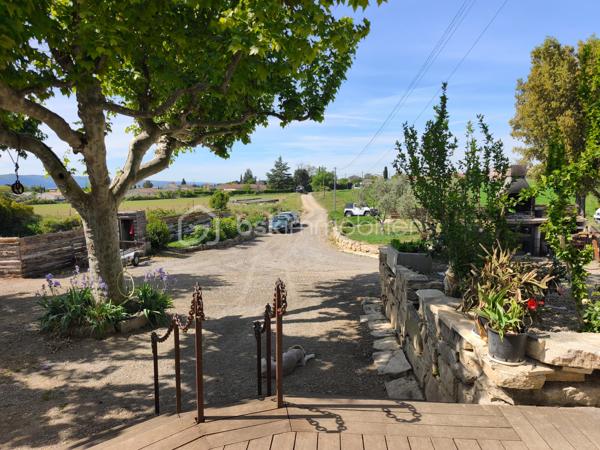 Villeneuve , au milieu des champs à découvrir cet ancien corps de ferme ( époque Napoléon ) qui se compose en rdc d' une habitation de 100 m², à l' étage par un accès indépendant un appartement Type 3 de 55 m² , plus 180 m² de bâtit dont le gros oeuvre a été  fait et qui permettrait l' aménagement de plusieurs appartements Cette bâtisse sur 4000 m² de terrain comprend aussi un garade de 50 m² ( même surface au dessus ) , un carport neuf ou l' ont peut loger un camping car et elle est dotée de 12 p anneaux photovoltaiques , un puit , cave......