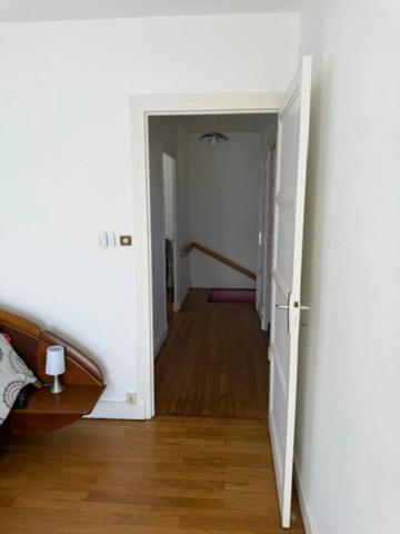 COQUETTE MAISON MITOYENNE HABITABLE SUR 2 NIVEAUX
