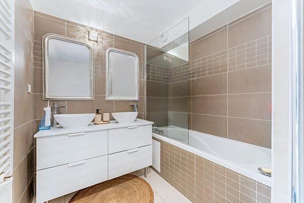 À vendre - Maison contemporaine, 4 pièces située à Décines-Charpieu (69150)