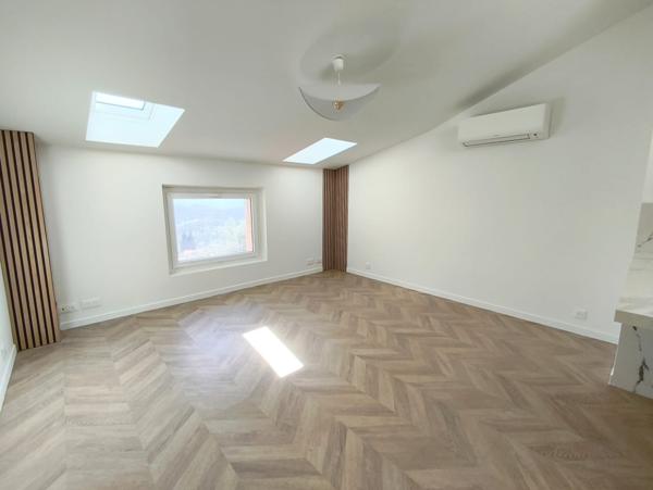 Spéracèdes (06530) NOUVEAU - Maison de Village Rénovée avec Jardin et Vue Mer