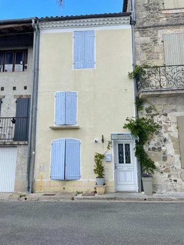 Maison au coeur de Mézin sur 3 niveaux très bon état