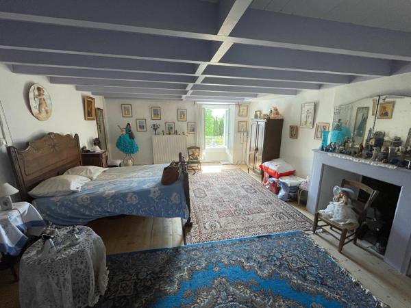 Maison au coeur de Mézin sur 3 niveaux très bon état