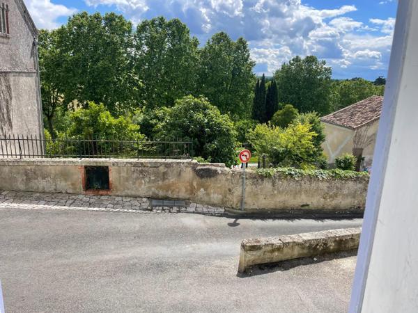Maison au coeur de Mézin sur 3 niveaux très bon état