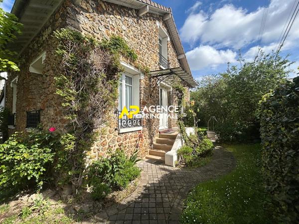 Maison 5 pièce(s) 90 m2 €450 000 ** - Référence 4357