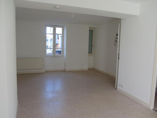 Appartement * 1 Pièces * 27 M² * 19200 Ussel * 351  € * 30  € * 381  €