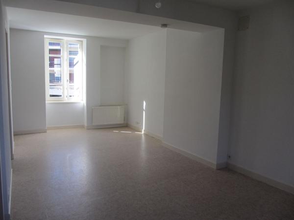 Appartement * 1 Pièces * 27 M² * 19200 Ussel * 351  € * 30  € * 381  €