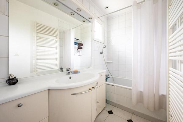 Neuilly-Crimolois - Maison T4 sur sous-sol complet avec jardin clos