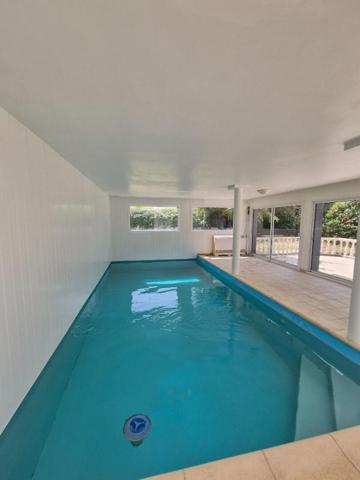 TRES BELLE MAISON ARCHITECTURALE de 180 m2 - 7 pièces-  dans le Morbihan (7 min de Lorient - 5 min de Lanester)