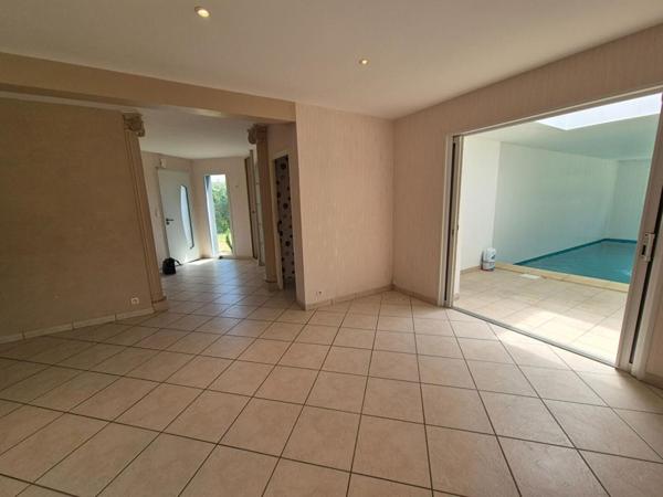 TRES BELLE MAISON ARCHITECTURALE de 180 m2 - 7 pièces-  dans le Morbihan (7 min de Lorient - 5 min de Lanester)