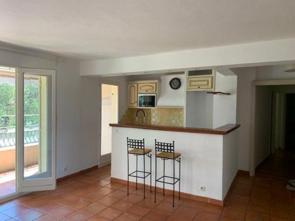 MOUGINS LE HAUT A LOUER 3 PIECES