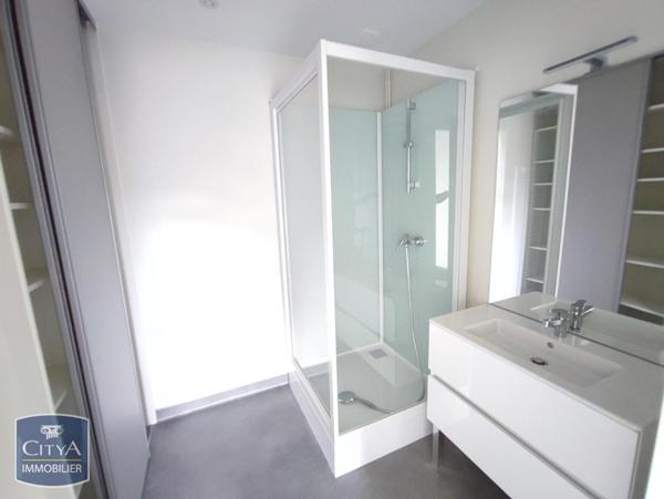 Appartement à louer 2 pièces 59.96m²