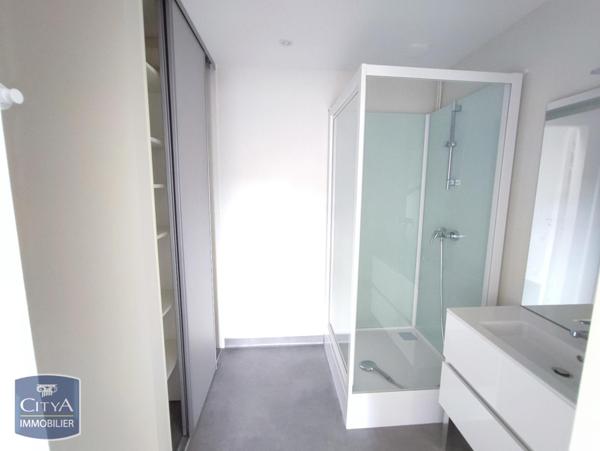 Appartement à louer 2 pièces 59.96m²