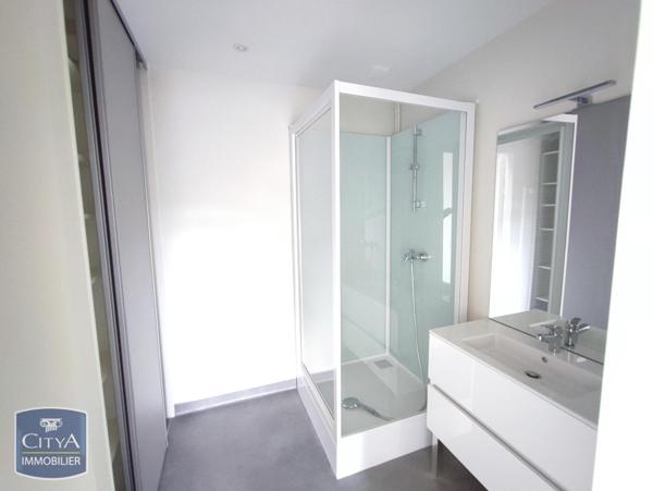 Appartement à louer 2 pièces 59.96m²