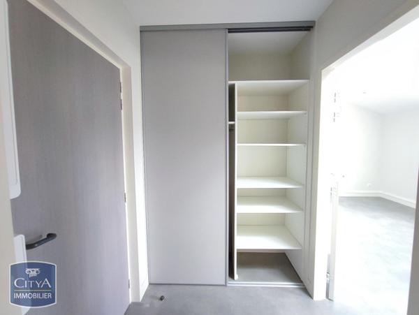 Appartement à louer 2 pièces 59.96m²