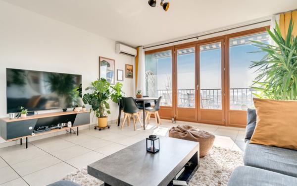 Appartement à vendre    3 pièces • 81,05 m2 Marseille 12