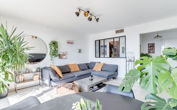 Appartement à vendre    3 pièces • 81,05 m2 Marseille 12