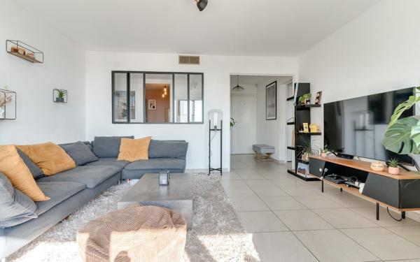 Appartement à vendre    3 pièces • 81,05 m2 Marseille 12