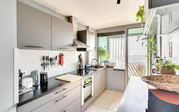 Appartement à vendre    3 pièces • 81,05 m2 Marseille 12