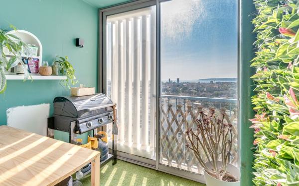 Appartement à vendre    3 pièces • 81,05 m2 Marseille 12