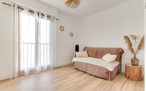 Appartement à vendre    3 pièces • 81,05 m2 Marseille 12