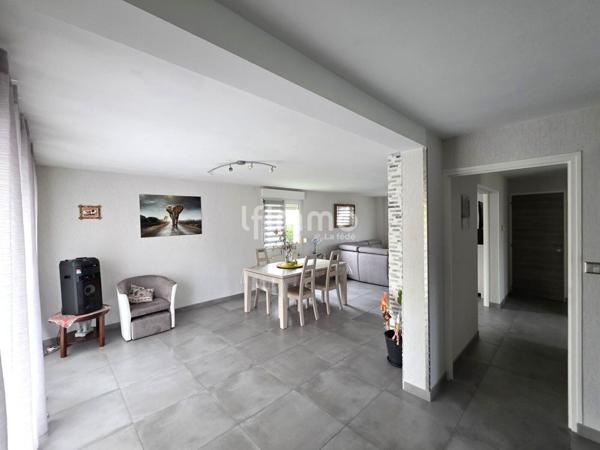 Charmante maison avec piscine au coeur d'un village prisé