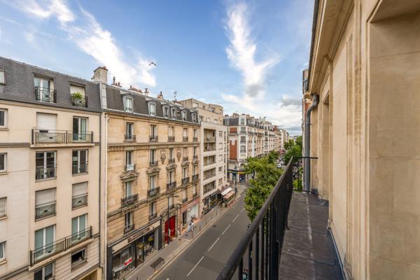 Appartement
         2 pièces
        - 48 m² Exclusivité 320 000 € *