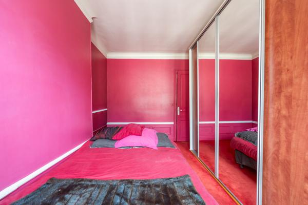 Appartement
         2 pièces
        - 48 m² Exclusivité 320 000 € *