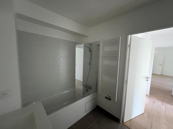 Un appartement neuf dans un écrin de verdure + 2 parkings