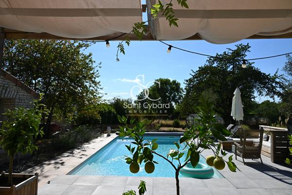 Élégante maison en pierre avec piscine chauffée aux portes d’Angoulême