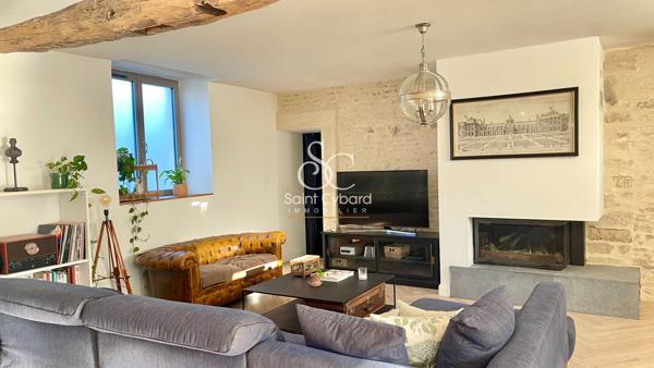 Élégante maison en pierre avec piscine chauffée aux portes d’Angoulême
