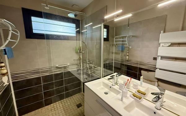 Maison à vendre    4 pièces •  Lablachère