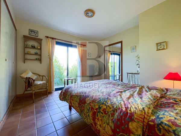 Maison familiale de 6 ch avec grand terrain et piscine