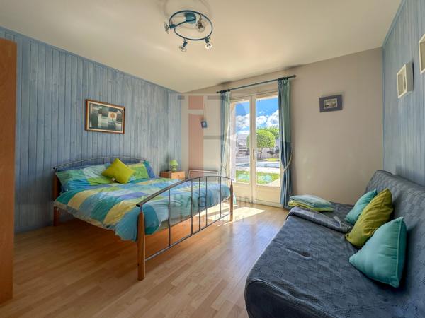 Maison familiale de 6 ch avec grand terrain et piscine