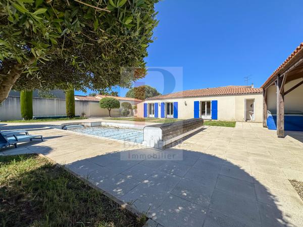 Maison familiale de 6 ch avec grand terrain et piscine