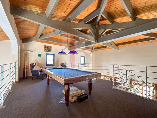 Maison familiale de 6 ch avec grand terrain et piscine