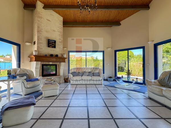 Maison familiale de 6 ch avec grand terrain et piscine